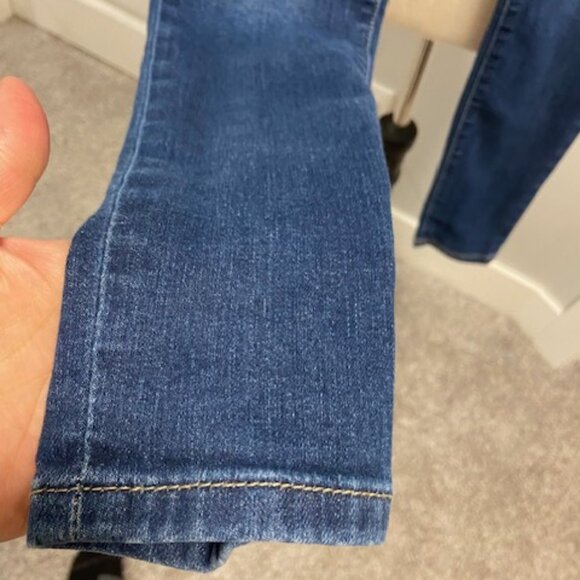 Joe's Jeans Mid-Rise Skinny Denim - Size 26 - Picture 7 of 9